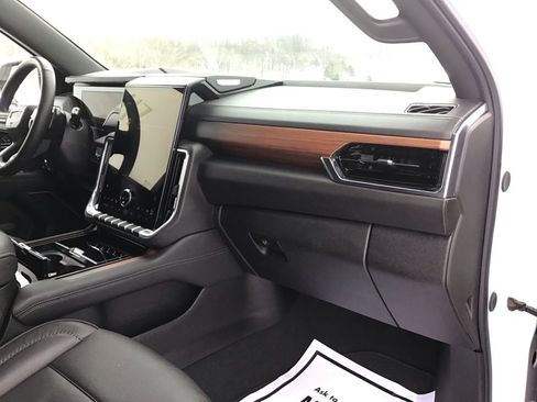 Used 2025 GMC Yukon XL Denali image 26