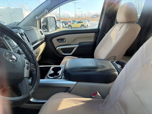 Used 2017 Nissan Titan SV image 12