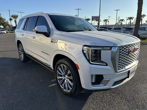 Used 2021 GMC Yukon Denali w/ Denali Premium Package image 8