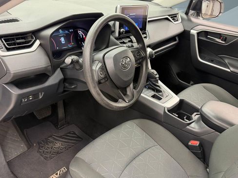 Used 2023 Toyota RAV4 XLE AWD/4WD image 3