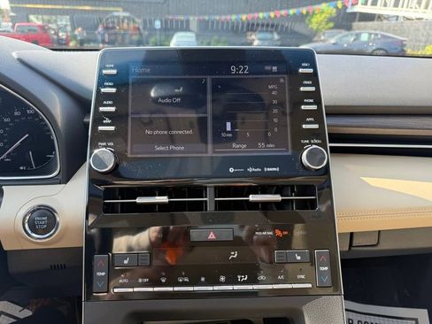 Used 2022 Toyota Avalon XLE w/ Moonroof Package image 34