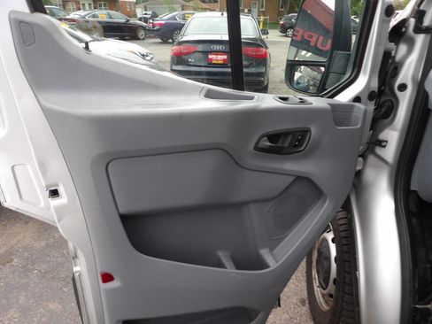 Used 2015 Ford Transit 250 130 Low Roof RWD image 4