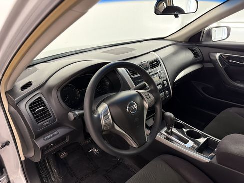 Used 2013 Nissan Altima 2.5 S FWD image 4