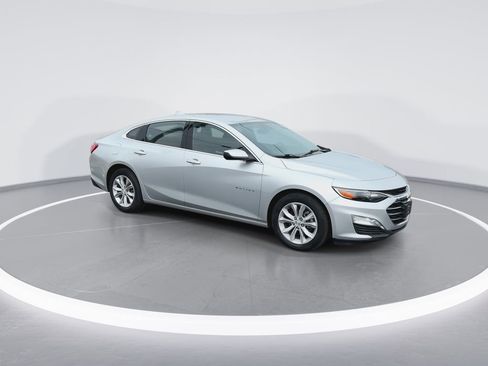 Used 2021 Chevrolet Malibu LT image 2