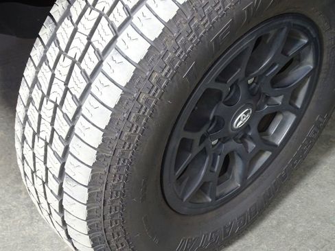 Used 2019 Toyota Tacoma SR w/ SX Package image 34