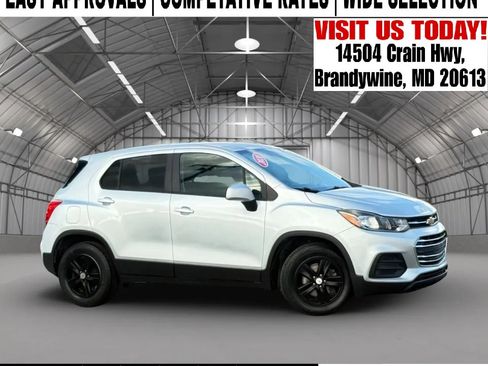 Used 2020 Chevrolet Trax LS w/ Tint and Cruise Package FWD image 1