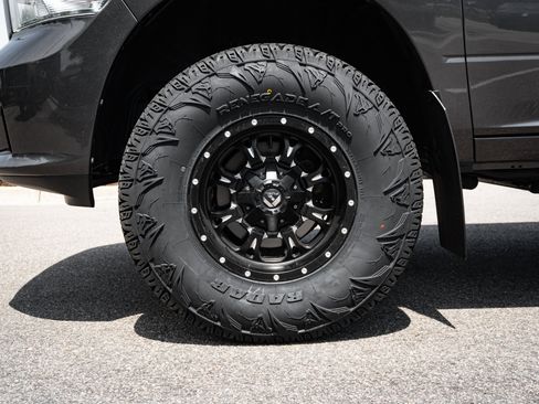 Used 2018 RAM 1500 Express AWD/4WD image 13