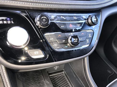 New 2026 Chrysler Pacifica Limited w/ S Appearance Package FWD image 19