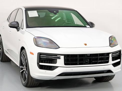 Used 2024 Porsche Cayenne Turbo image 61