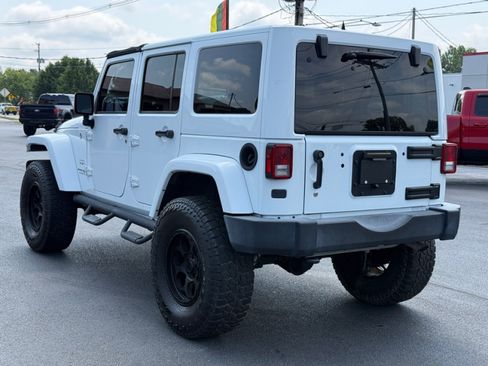 Used 2018 Jeep Wrangler Unlimited Sahara AWD/4WD image 6