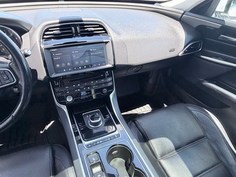 Used 2017 Jaguar XE Prestige AWD/4WD image 11