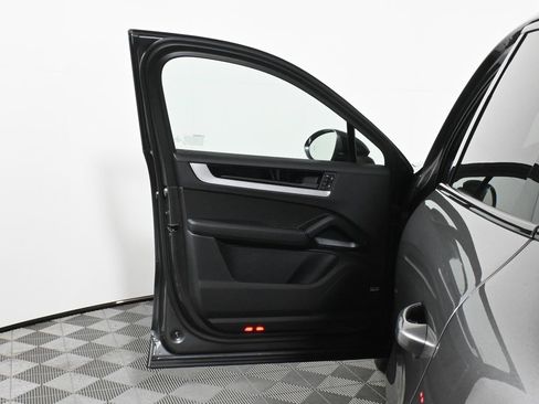 Used 2026 Porsche Cayenne Coupe AWD/4WD image 31