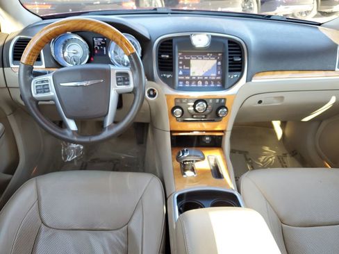 Used 2014 Chrysler 300 C image 8