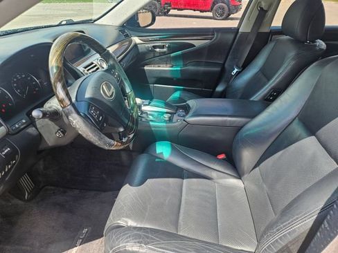 Used 2015 Lexus LS 460 w/ Comfort Package RWD image 9
