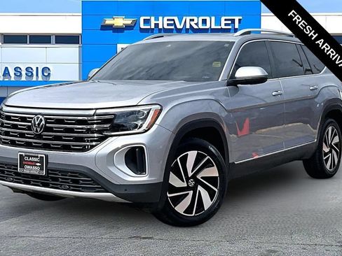 Used 2024 Volkswagen Atlas SEL AWD/4WD image 2