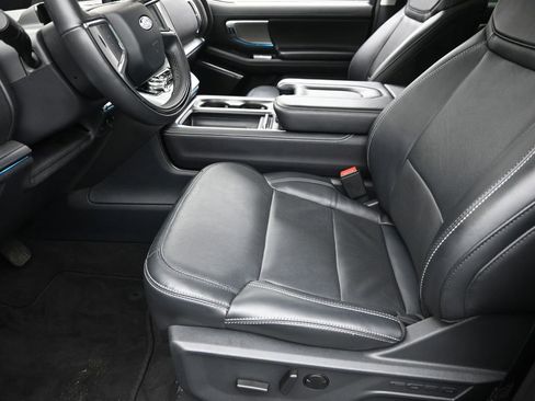 Used 2025 Ford Expedition Platinum AWD/4WD image 14