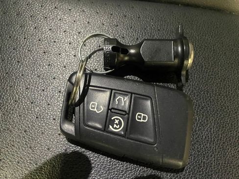 Used 2019 Volkswagen Tiguan SEL image 38