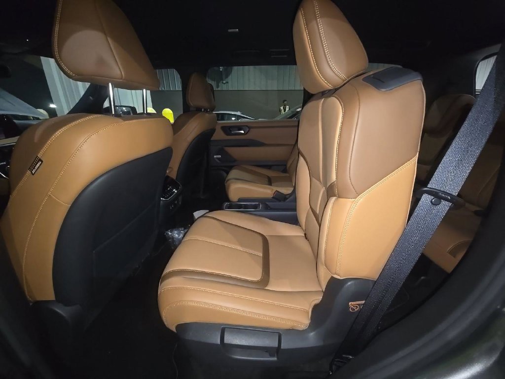 Certified 2025 Nissan Armada SL w/ Captain's Chari Seat Package AWD/4WD image 30