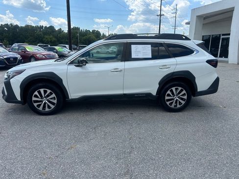 Used 2023 Subaru Outback Premium AWD/4WD image 2