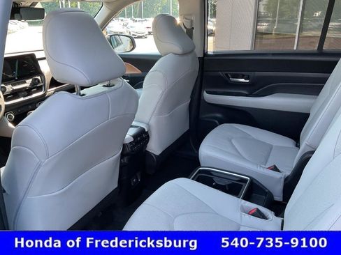 Used 2025 Toyota Grand Highlander AWD image 31