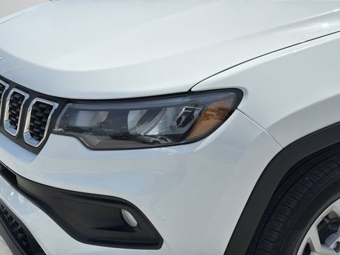 Used 2024 Jeep Compass Latitude AWD/4WD image 6