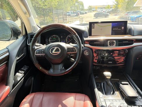 Used 2019 Lexus LX 570 4WD w/ Luxury Package image 35