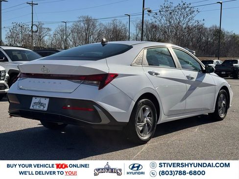 Certified 2025 Hyundai Elantra SE image 13