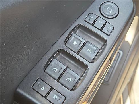 Used 2019 Chevrolet Tahoe Premier AWD/4WD image 12