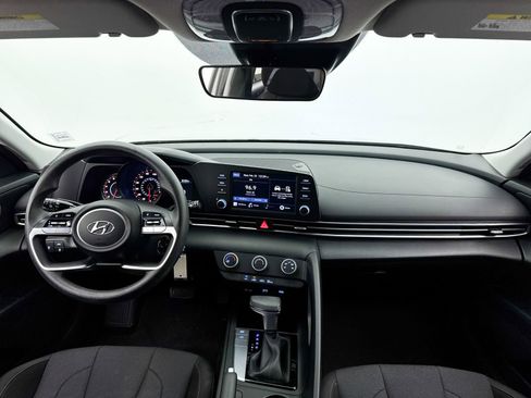 Used 2023 Hyundai Elantra SE image 18