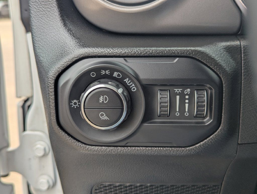 Used 2022 Jeep Gladiator Sport AWD/4WD image 12