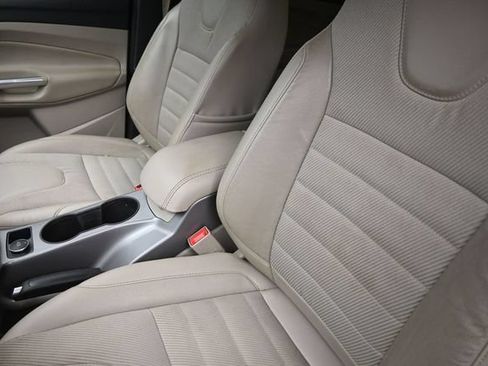 Used 2016 Ford Escape SE w/ SE Chrome Package FWD image 18