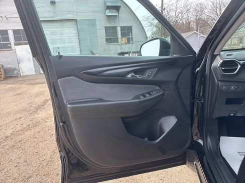 Used 2025 Chevrolet TrailBlazer LT AWD/4WD image 14