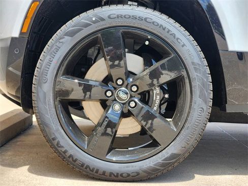 New 2025 Land Rover Defender 110 V8 image 7