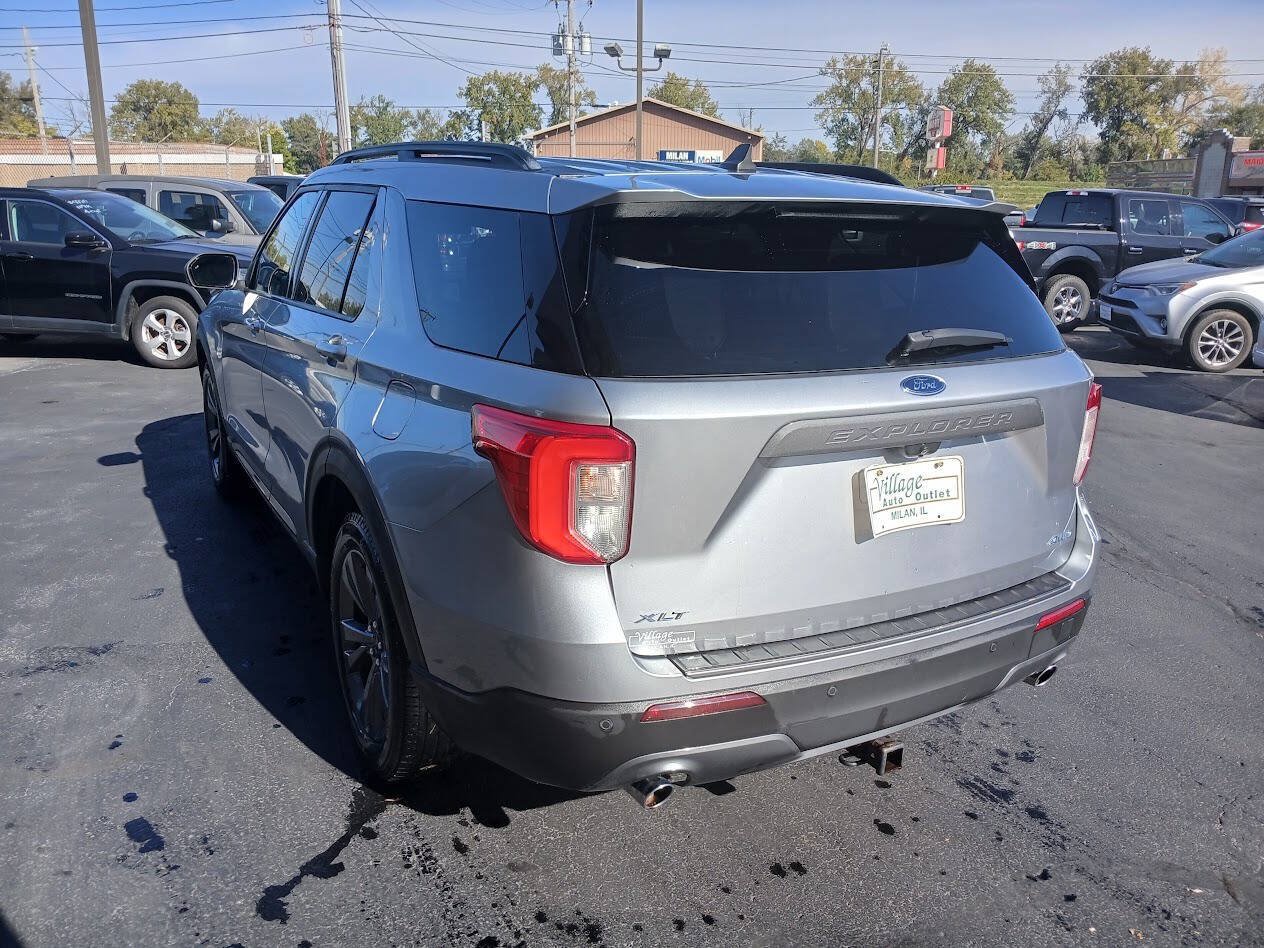 Used 2021 Ford Explorer XLT w/ Equipment Group 202A AWD/4WD image 5