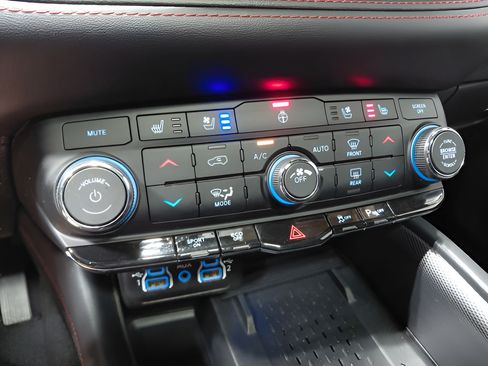 Used 2025 Dodge Durango R/T AWD/4WD image 44