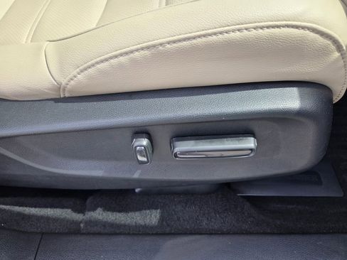 Used 2019 Honda CR-V Touring image 18