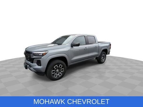 Used 2023 Chevrolet Colorado Z71 w/ Z71 Convenience Package 2 AWD/4WD image 4