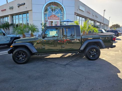 Used 2023 Jeep Gladiator Sport AWD/4WD image 5