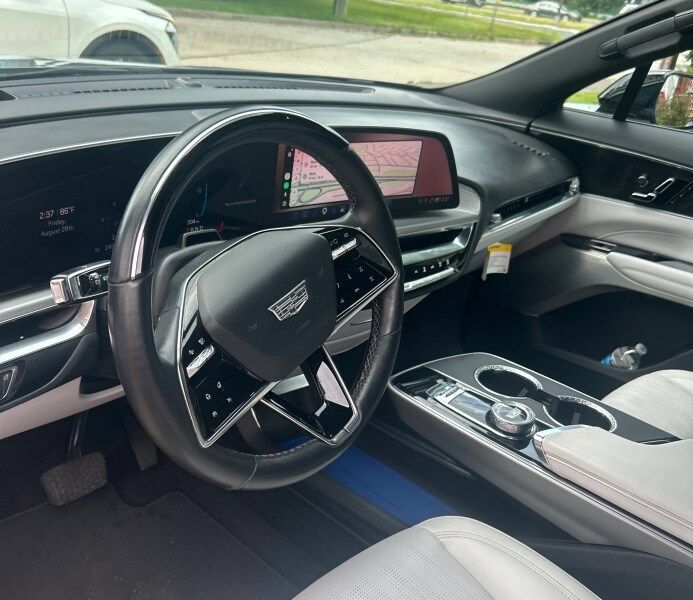 Certified 2024 Cadillac Lyriq Luxury AWD/4WD image 15