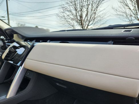 Certified 2024 Land Rover Discovery Sport S image 17