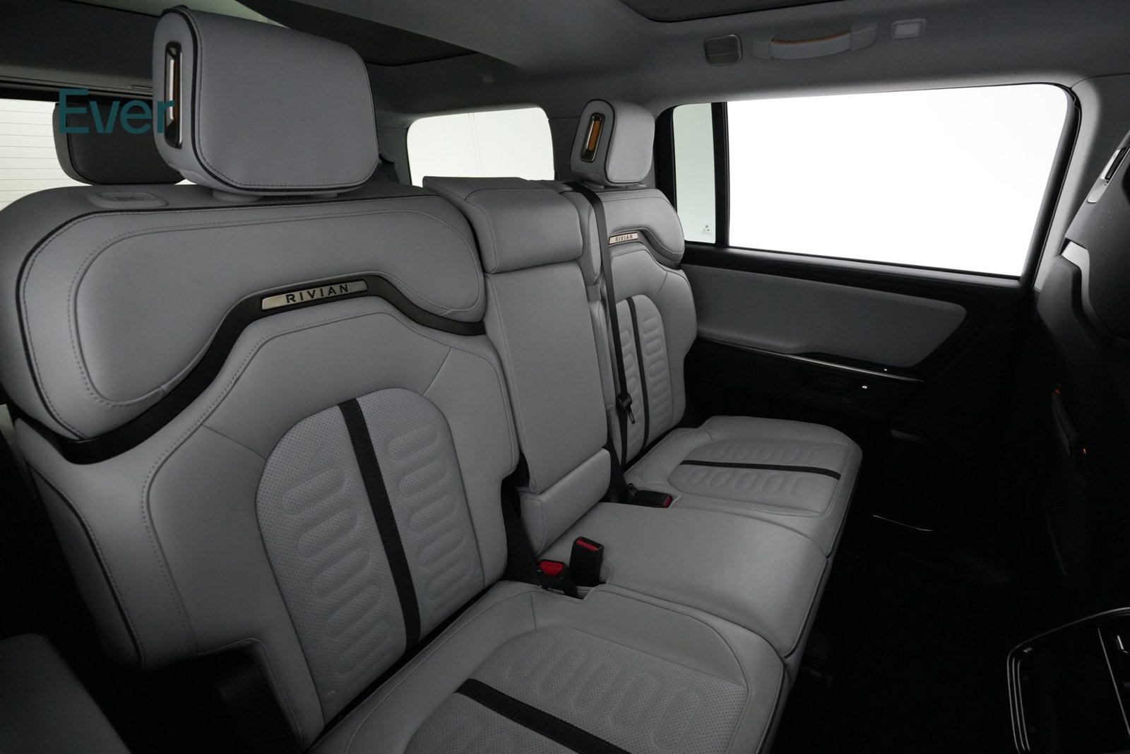 Used 2025 Rivian R1S Adventure Dual AWD/4WD image 5