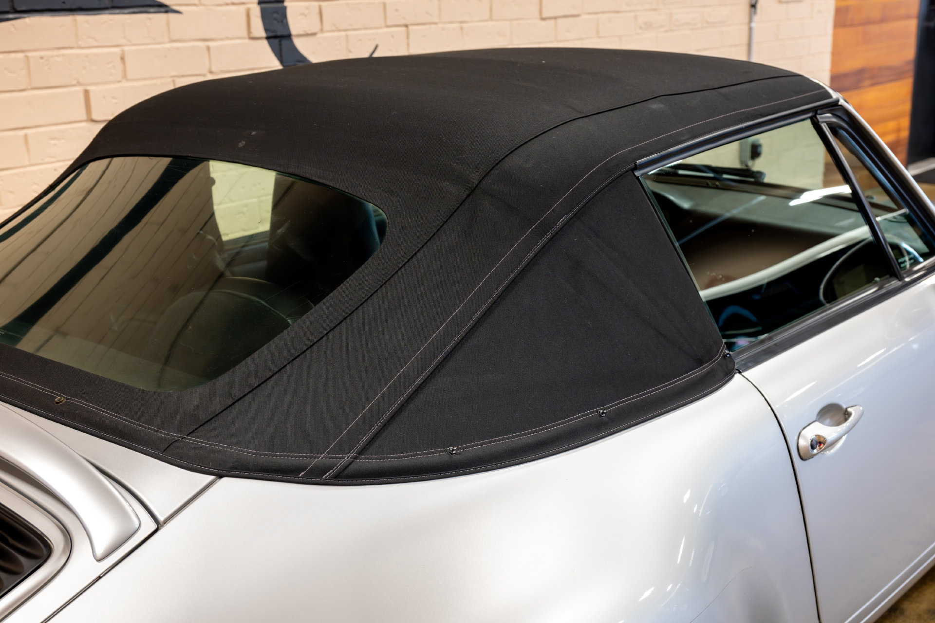 Used 1998 Porsche 911 Carrera RWD image 38