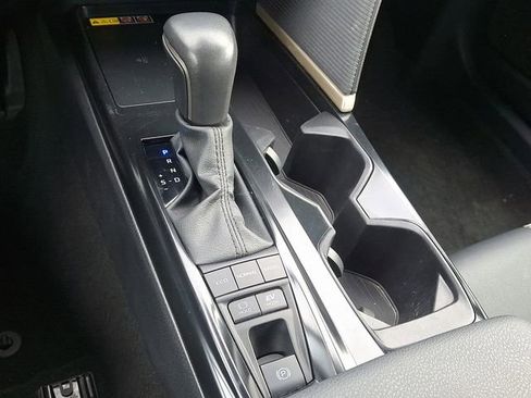 Used 2025 Toyota Camry SE image 15