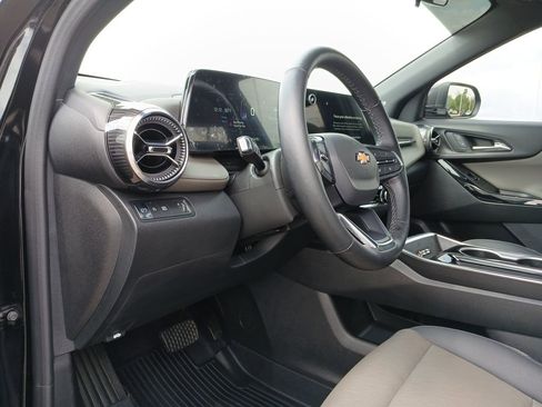 Used 2025 Chevrolet Equinox LT w/ Convenience Package II image 18