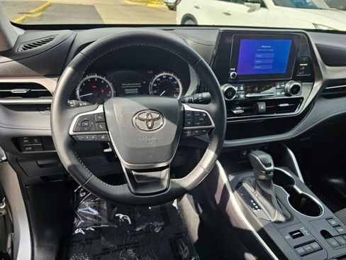 Used 2024 Toyota Highlander LE image 15