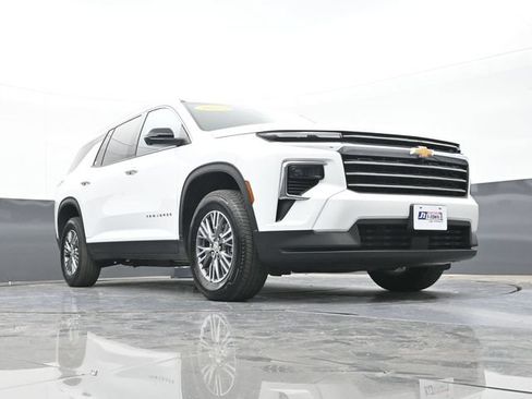 Used 2025 Chevrolet Traverse LT w/ Driver Confidence Package AWD/4WD image 54