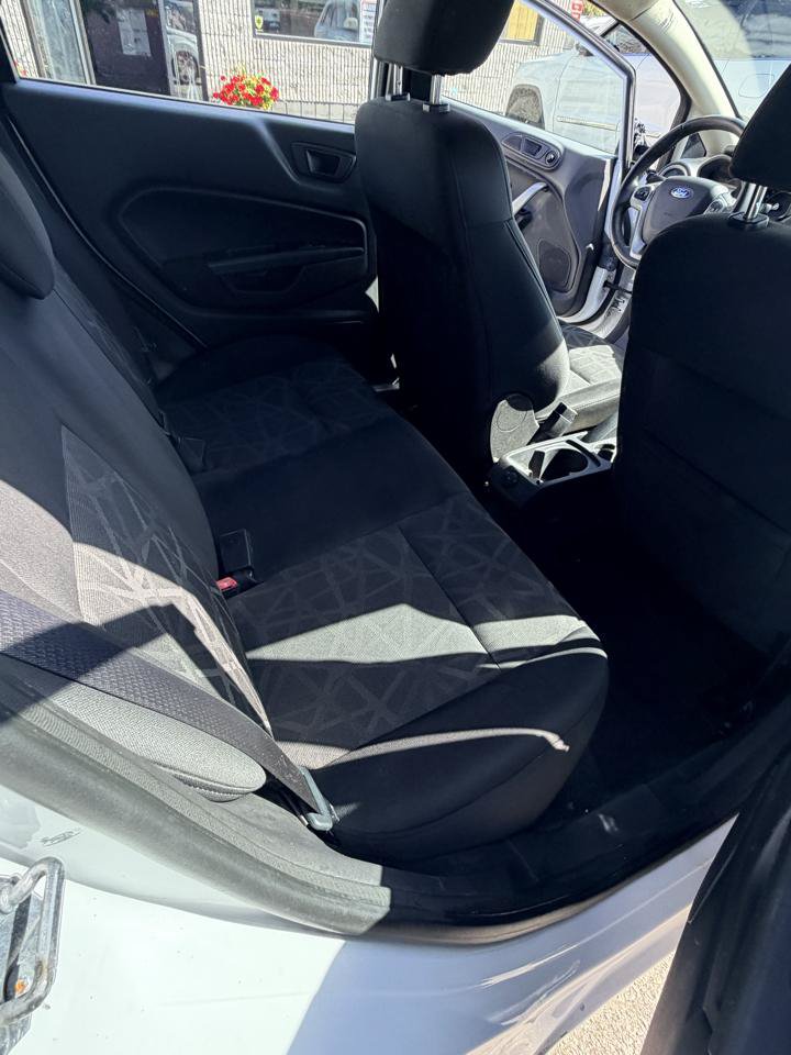 Used 2011 Ford Fiesta SES FWD image 13