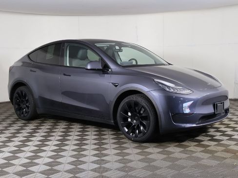 Used 2023 Tesla Model Y Long Range AWD/4WD image 51