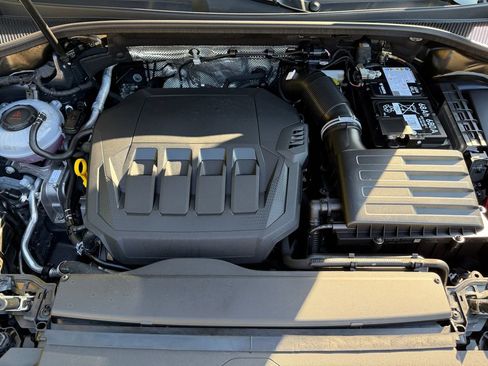 Used 2025 Audi Q3 2.0T Premium image 9