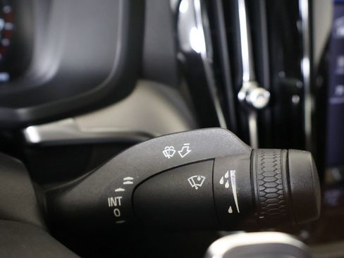 Used 2019 Volvo S60 T5 R-Design image 41